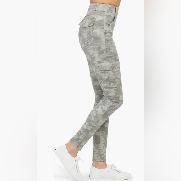 NEW SPANX - Stretch Twill Ankle Cargo Pants - Picture 3 of 7